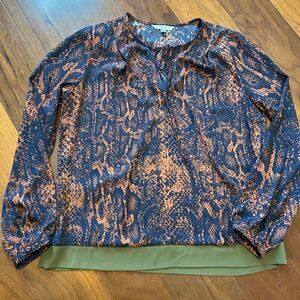 Cabi‎ women’s python print border wrap blouse size: medium style 101